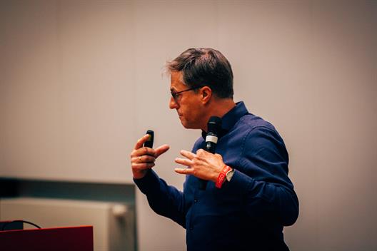 Prof. Dr. Horst Peters sprach. im Audimax über nachhaltige, insbesondere klimaschutzbezogene Geldanlagen.
